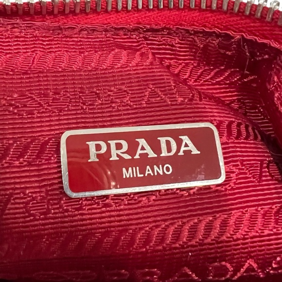 Prada Re-Edition 2005 Nylon Shoulder Bag - Picture 7 of 11